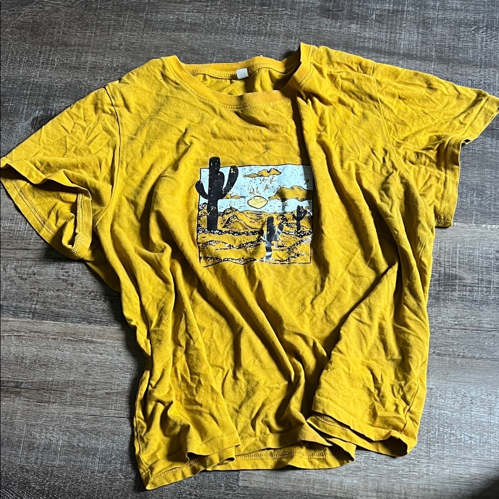 Yellow Graphic Western T-Shirt NWOT- Just wrinkled